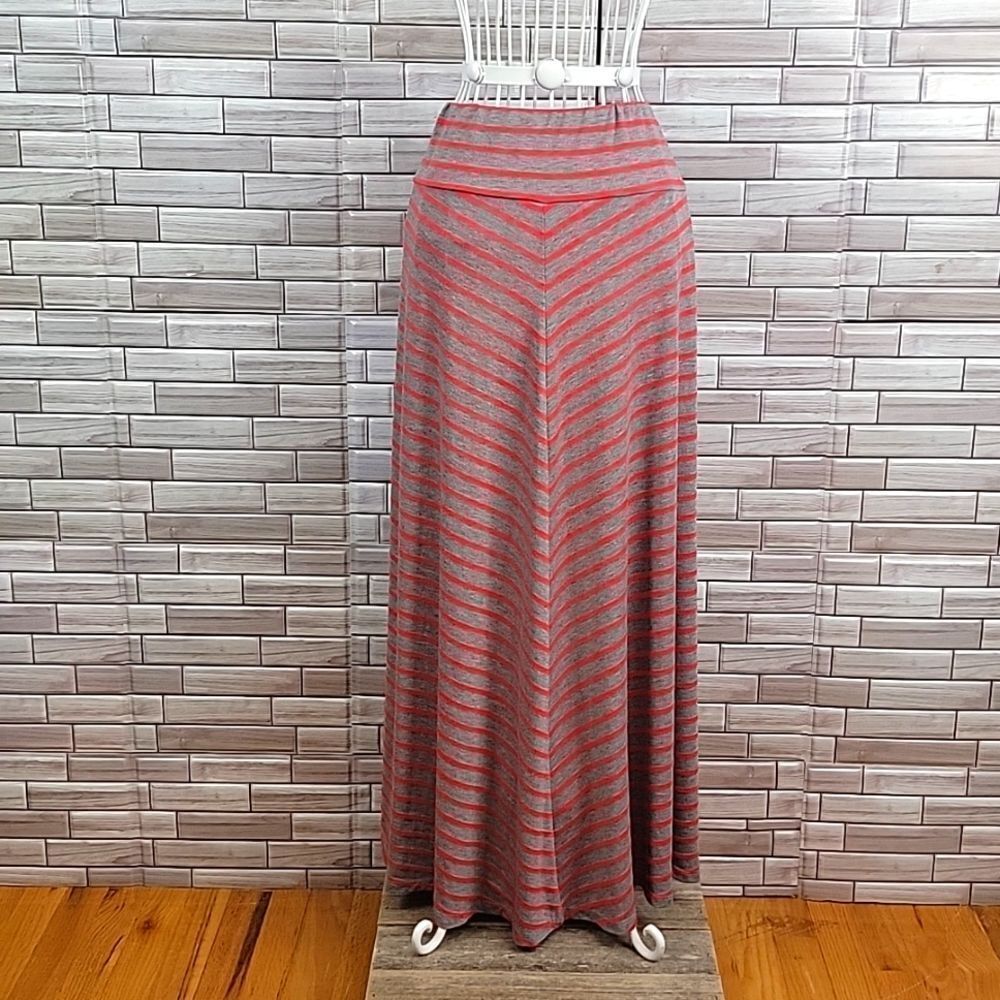 Allison Brittany pull on maxi skirt Size L